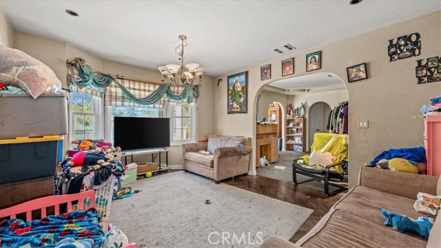 Detail Gallery Image 5 of 30 For 2681 Valencia Ave, San Bernardino,  CA 92404 - 3 Beds | 4 Baths