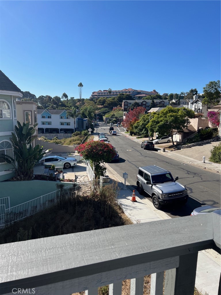 https://media.crmls.org/medias/ab44e509-d718-454d-8574-a3380cc85235.jpg?preset=X-Large