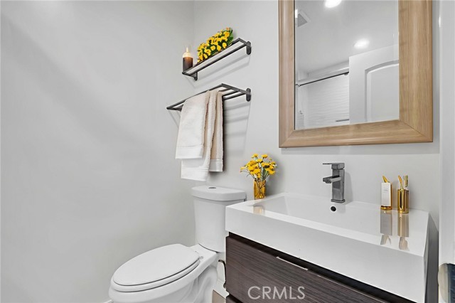 Detail Gallery Image 22 of 29 For 6630 Mclennan, Lake Balboa,  CA 91406 - 3 Beds | 2 Baths