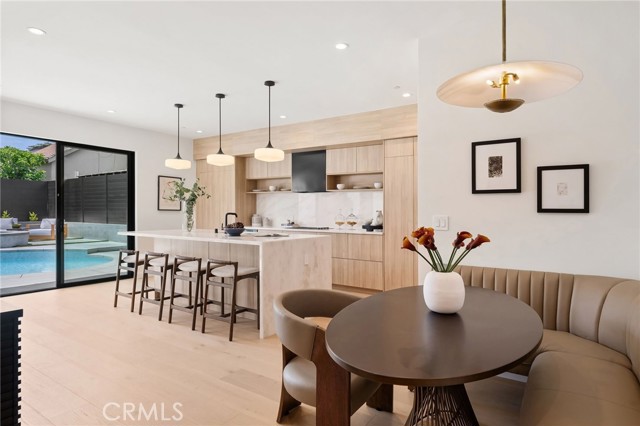 555 N Plymouth Boulevard, Los Angeles CA: https://media.crmls.org/medias/ab47a771-5ec0-49e4-b852-d47e816464f4.jpg