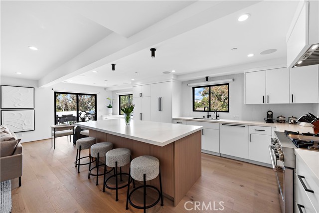 Detail Gallery Image 11 of 25 For 322 1/2 Iris Ave, Corona Del Mar,  CA 92625 - 2 Beds | 2 Baths