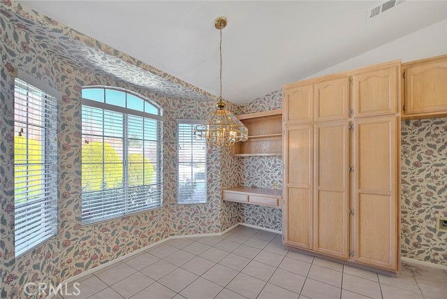 Detail Gallery Image 17 of 60 For 19149 Catalina, Apple Valley,  CA 92308 - 4 Beds | 3/1 Baths