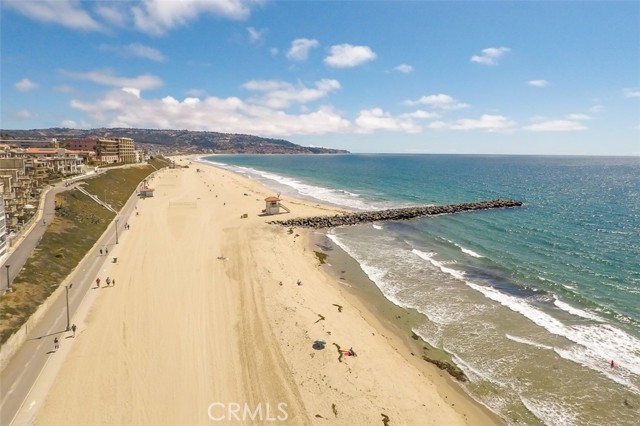 565 Esplanade, Redondo Beach, California 90277, 1 Bedroom Bedrooms, ,Residential,Sold,Esplanade,SB21248131