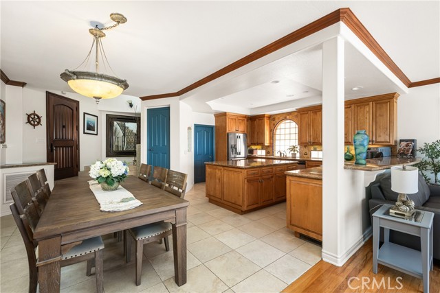 6915 E Seaside, Long Beach CA: https://media.crmls.org/medias/ab48d051-7d66-4024-8483-4fe320343c92.jpg