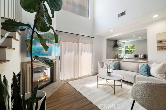14300 Terra Bella Street, Panorama City CA: https://media.crmls.org/medias/ab492933-f3d2-47f3-86f3-2586dc5c1808.jpg