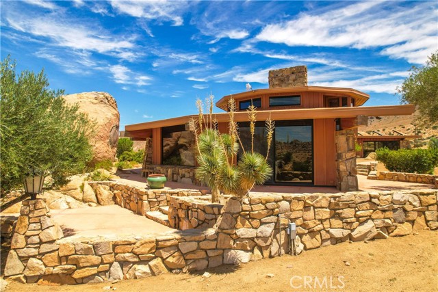Detail Gallery Image 16 of 75 For 55290 Flying Tigers Rd, Pioneertown,  CA 92268 - 4 Beds | 3 Baths