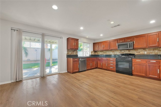 Detail Gallery Image 9 of 45 For 8043 Jamestown, Fontana,  CA 92336 - 3 Beds | 2/1 Baths