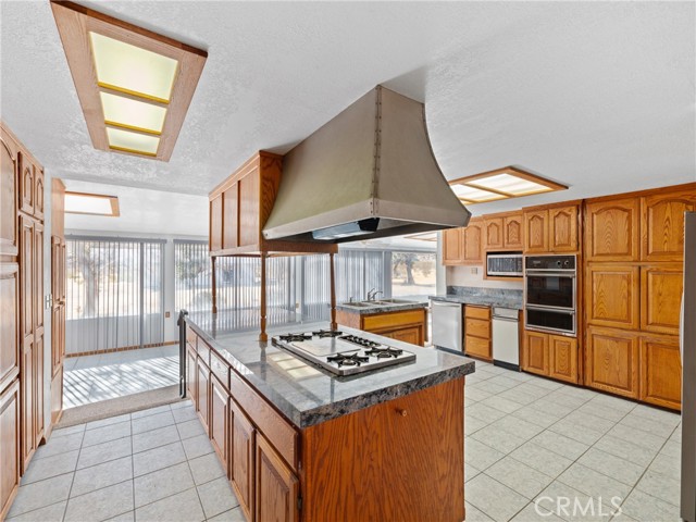 Detail Gallery Image 10 of 35 For 29595 Cove, Lucerne Valley,  CA 92356 - 3 Beds | 2 Baths