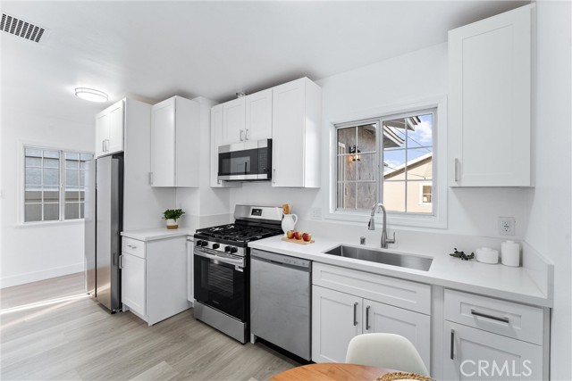 765 Loma Avenue, Long Beach CA: https://media.crmls.org/medias/ab49f61d-1b5d-4d48-b97f-7dacfa940e0f.jpg