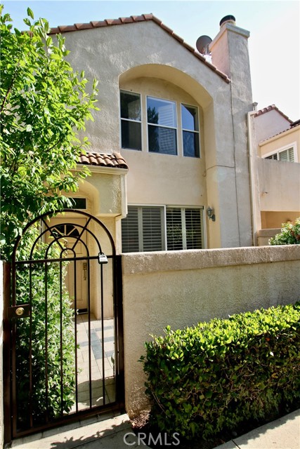 Detail Gallery Image 2 of 18 For 22325 Heritage Pass Pl, Chatsworth,  CA 91311 - 2 Beds | 2/1 Baths