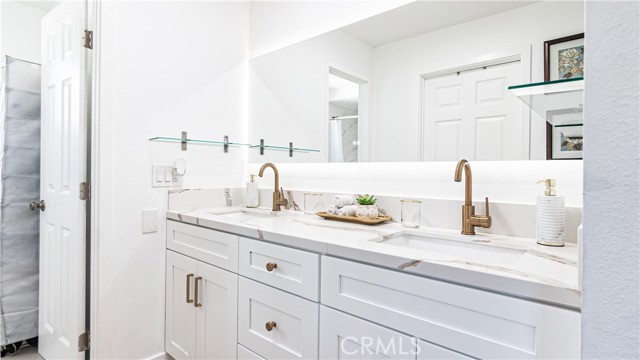 Detail Gallery Image 10 of 32 For 5815 E La Palma #286,  Anaheim,  CA 92807 - 4 Beds | 2 Baths