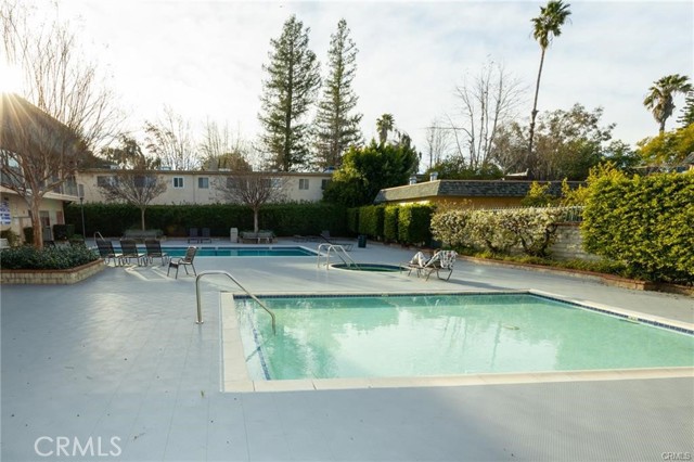 Detail Gallery Image 12 of 14 For 17135 Roscoe Bld #1,  Northridge,  CA 91325 - 2 Beds | 1/1 Baths