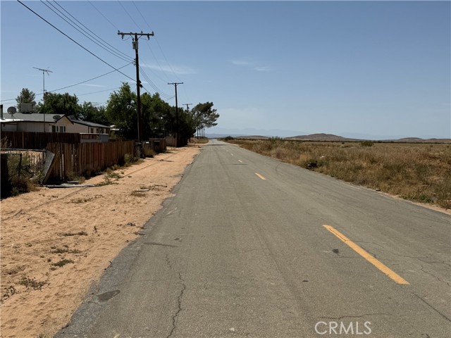 Detail Gallery Image 2 of 9 For 18296 Claymine, Edwards,  CA 93523 - 1 Beds | 1 Baths