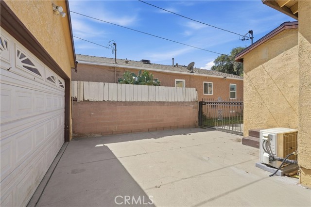 10962 Elm Ave, Lynwood, CA 90262 photo 5