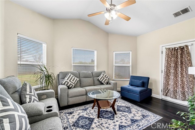 Detail Gallery Image 19 of 41 For 4729 W Cornell, Fresno,  CA 93722 - 4 Beds | 3 Baths