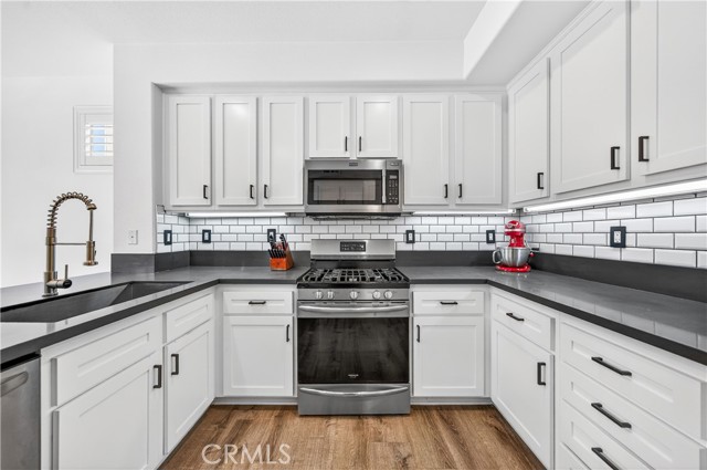 Detail Gallery Image 14 of 32 For 35899 Gatineau, Murrieta,  CA 92563 - 4 Beds | 2/1 Baths