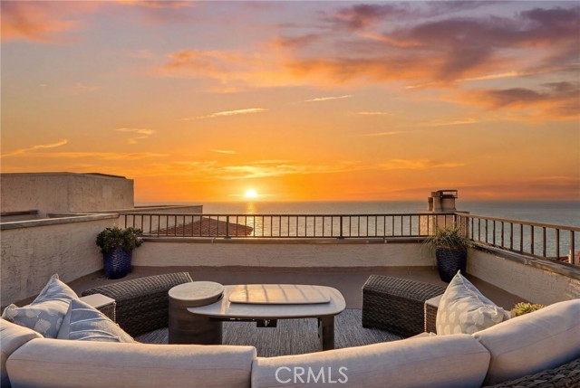 555 Esplanade, Redondo Beach, California 90277, 3 Bedrooms Bedrooms, ,2 BathroomsBathrooms,Residential,For Sale,Esplanade,SB26067833