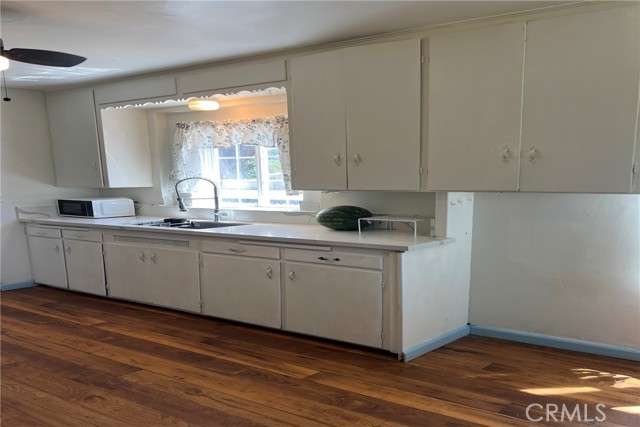 Detail Gallery Image 12 of 20 For 216 Bedford Way, Bakersfield,  CA 93308 - 3 Beds | 1 Baths