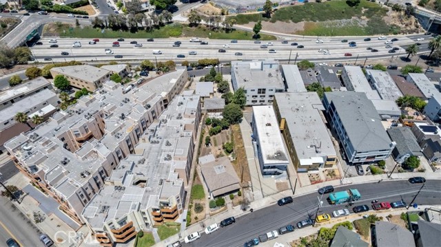 811 N Bunker Hill Avenue, Los Angeles CA: https://media.crmls.org/medias/ab500a04-3456-496f-bf32-9db6c4d3f02b.jpg