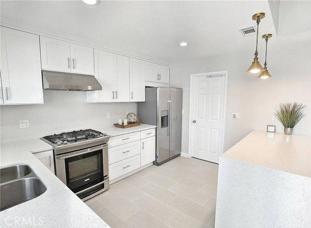 13651 Espirit Way, Irvine CA: https://media.crmls.org/medias/ab501189-6448-4c11-ae64-0b6d4b2f98df.jpg
