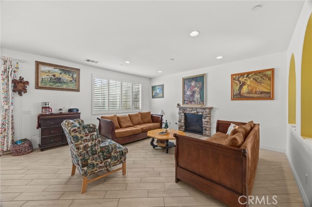 Detail Gallery Image 3 of 41 For 23129 Rustic Oak, Wildomar,  CA 92595 - 5 Beds | 4/1 Baths