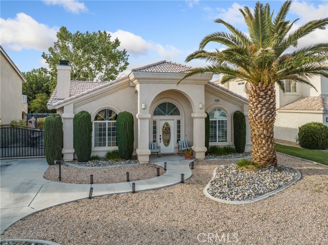 Detail Gallery Image 1 of 43 For 13290 Country Club Dr, Victorville,  CA 92395 - 3 Beds | 2 Baths