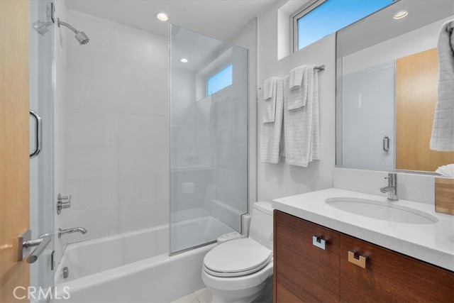Detail Gallery Image 21 of 50 For 1501 Monterey Bld, Hermosa Beach,  CA 90254 - 4 Beds | 3/1 Baths
