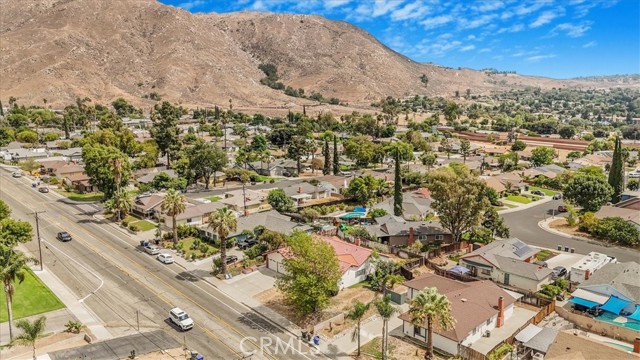 Detail Gallery Image 32 of 44 For 220 W Blaine St, Riverside,  CA 92507 - 5 Beds | 2 Baths