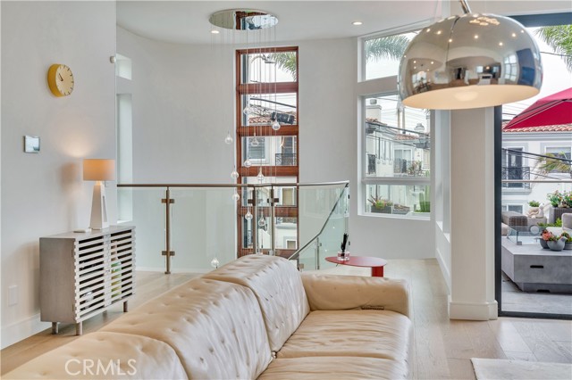 719 1st Place, Hermosa Beach CA: https://media.crmls.org/medias/ab51d7d2-37e8-4fcc-a5bf-2224febb4cff.jpg