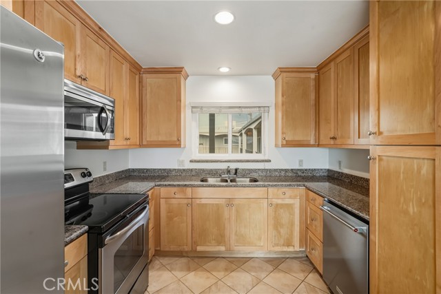 Detail Gallery Image 8 of 29 For 3737 E 2nd St #301,  Long Beach,  CA 90803 - 3 Beds | 2 Baths
