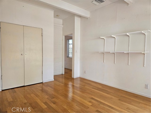 Detail Gallery Image 9 of 40 For 12217 Dorothy St, Los Angeles,  CA 90049 - 4 Beds | 2 Baths