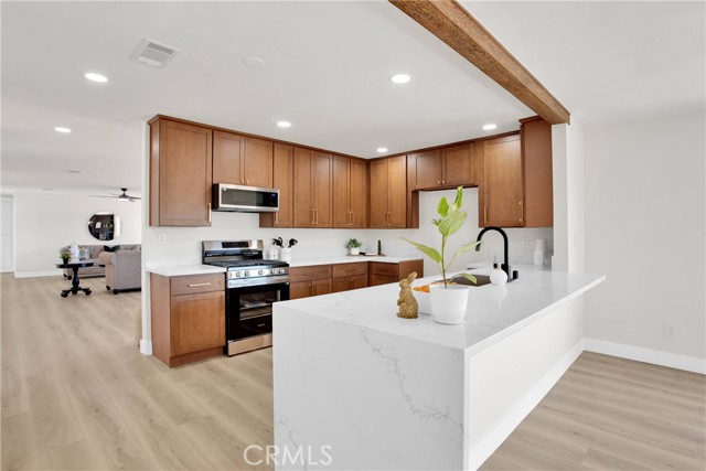 Detail Gallery Image 9 of 31 For 20357 Shoshonee Rd, Apple Valley,  CA 92307 - 3 Beds | 2 Baths