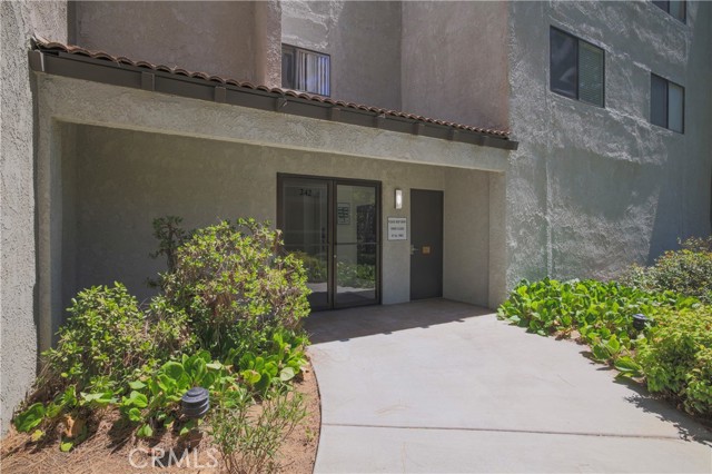 Detail Gallery Image 3 of 37 For 242 E Fern Ave #208,  Redlands,  CA 92373 - 2 Beds | 2 Baths