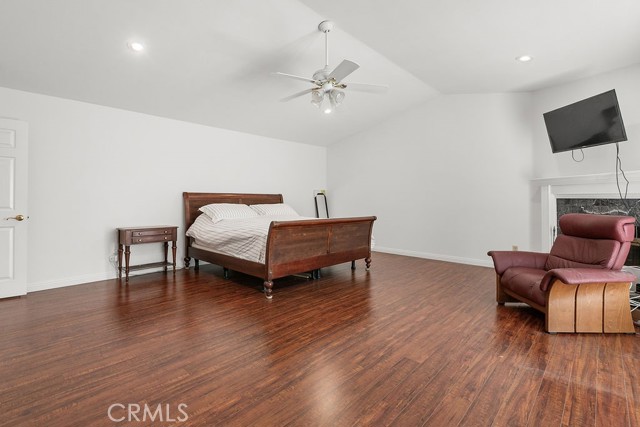 5335 Alfonso DR, Agoura Hills CA: https://media.crmls.org/medias/ab56d8d1-1d61-48ae-8a1c-869c269ec291.jpg