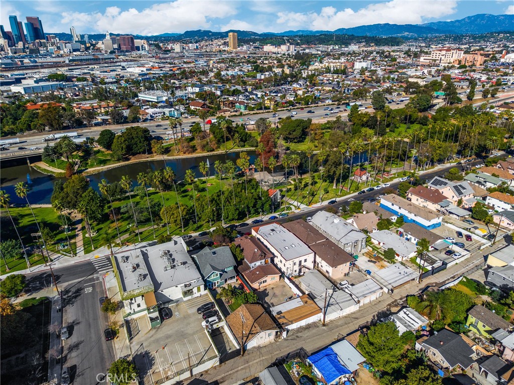 https://media.crmls.org/medias/ab5756cd-c39d-4ebc-9ae3-e50f7b4fd029.jpg?preset=X-Large