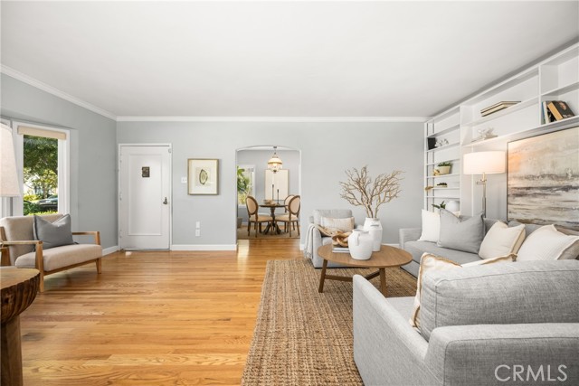 2412 Santiago Street, Santa Ana CA: https://media.crmls.org/medias/ab587fa1-218f-4f18-91c8-d009998ede91.jpg