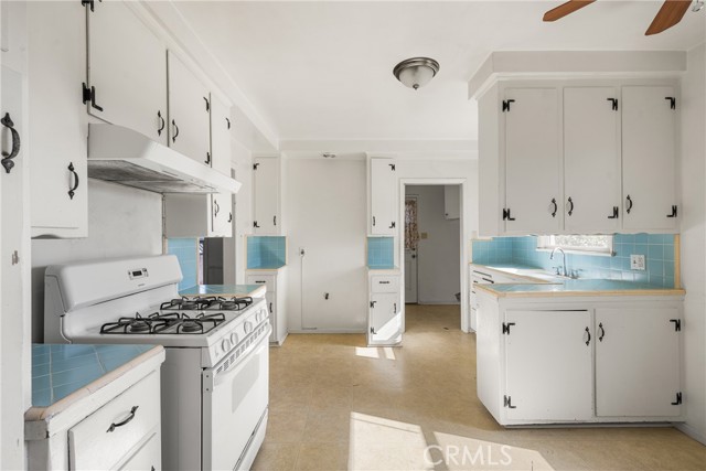 218 N Evergreen Street, Anaheim CA: https://media.crmls.org/medias/ab598275-c937-4b07-b2f7-5a094c7a90bb.jpg