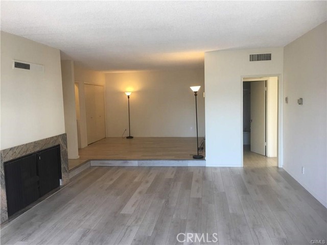 Detail Gallery Image 5 of 61 For 11820 Mayfield Ave #212,  Los Angeles,  CA 90049 - 2 Beds | 2 Baths