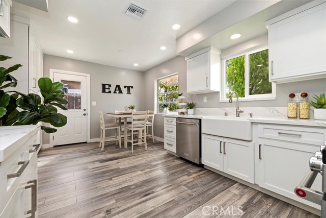 887 Kingman Drive, Norco CA: https://media.crmls.org/medias/ab5a7557-7e9a-44a7-a7e6-572cbc7a8b19.jpg