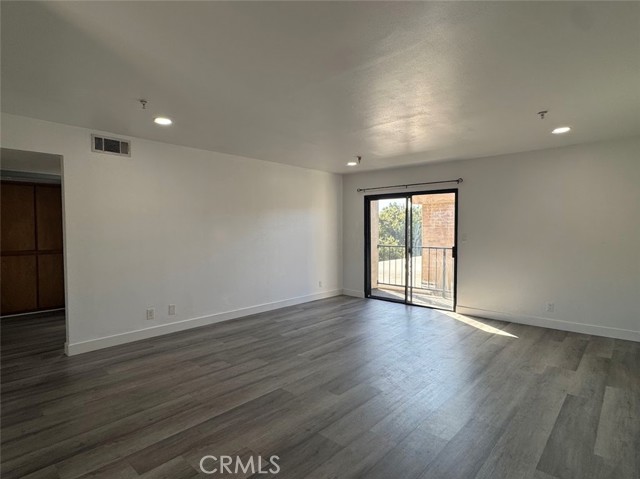 Detail Gallery Image 4 of 12 For 77 N Holliston Ave, Pasadena,  CA 91106 - 2 Beds | 2 Baths