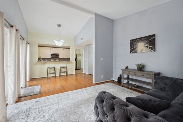 5254 Don Pio Drive, Woodland Hills CA: https://media.crmls.org/medias/ab5b60c6-9224-4f2b-9b47-c59f515ffe17.jpg