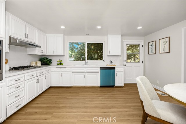 Detail Gallery Image 12 of 52 For 204 N Vega St, Alhambra,  CA 91801 - 4 Beds | 3/1 Baths