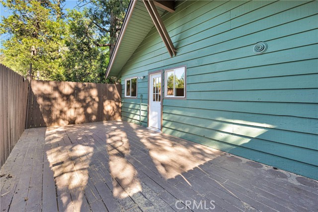 23550 Lake Drive, Crestline CA: https://media.crmls.org/medias/ab5db656-1284-455d-bfe7-d4587cf46311.jpg