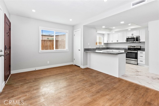 118 W Canada, San Clemente CA: https://media.crmls.org/medias/ab5e733a-7e7a-4780-9425-b5f602929025.jpg