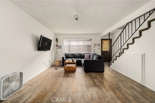 1070 Freeman Avenue, Long Beach CA: https://media.crmls.org/medias/ab5ebfc1-48e2-4454-82f5-1a837b04ffcc.jpg