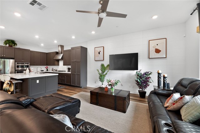 Detail Gallery Image 2 of 33 For 27508 Feathery Cassia, Valencia,  CA 91381 - 3 Beds | 2/1 Baths