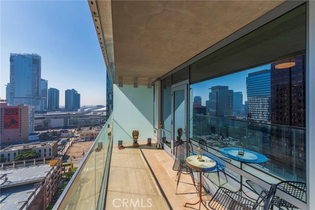 877 Francisco Street, Los Angeles CA: https://media.crmls.org/medias/ab5fa265-32b0-4cbe-93b0-0e6606185856.jpg