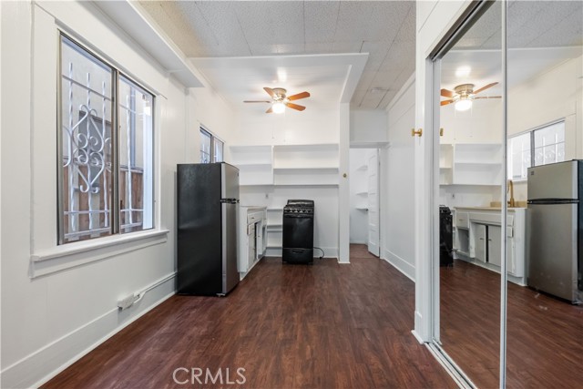 30 Dudley Ave, Venice CA: https://media.crmls.org/medias/ab600c77-f1c3-4af1-b921-ca048054bf8d.jpg