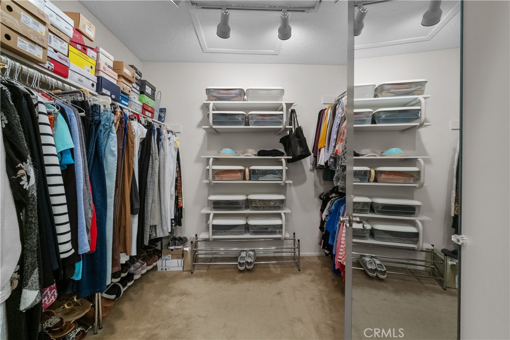 https://media.crmls.org/medias/ab602f6d-bd81-4da9-9a79-7615ae9e82bf.jpg?preset=X-Large
