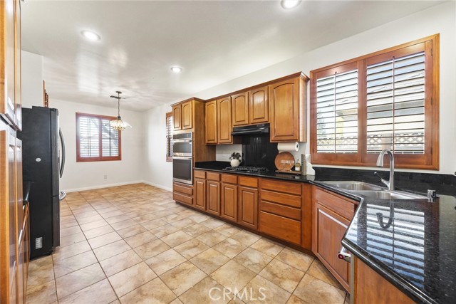 Detail Gallery Image 10 of 33 For 420 Hollyhill, Bakersfield,  CA 93312 - 3 Beds | 2 Baths